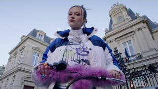 Lolo Zouaï - Scooter (Official Video 2021)