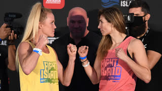 Битвы взглядов UFC Бойцовский остров 4: Холм vs Алдана