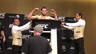Порье и Хабиб сделали вес перед UFC 242