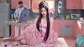 Shakira, Anuel AA - Me Gusta (Премьера клипа, 2020)