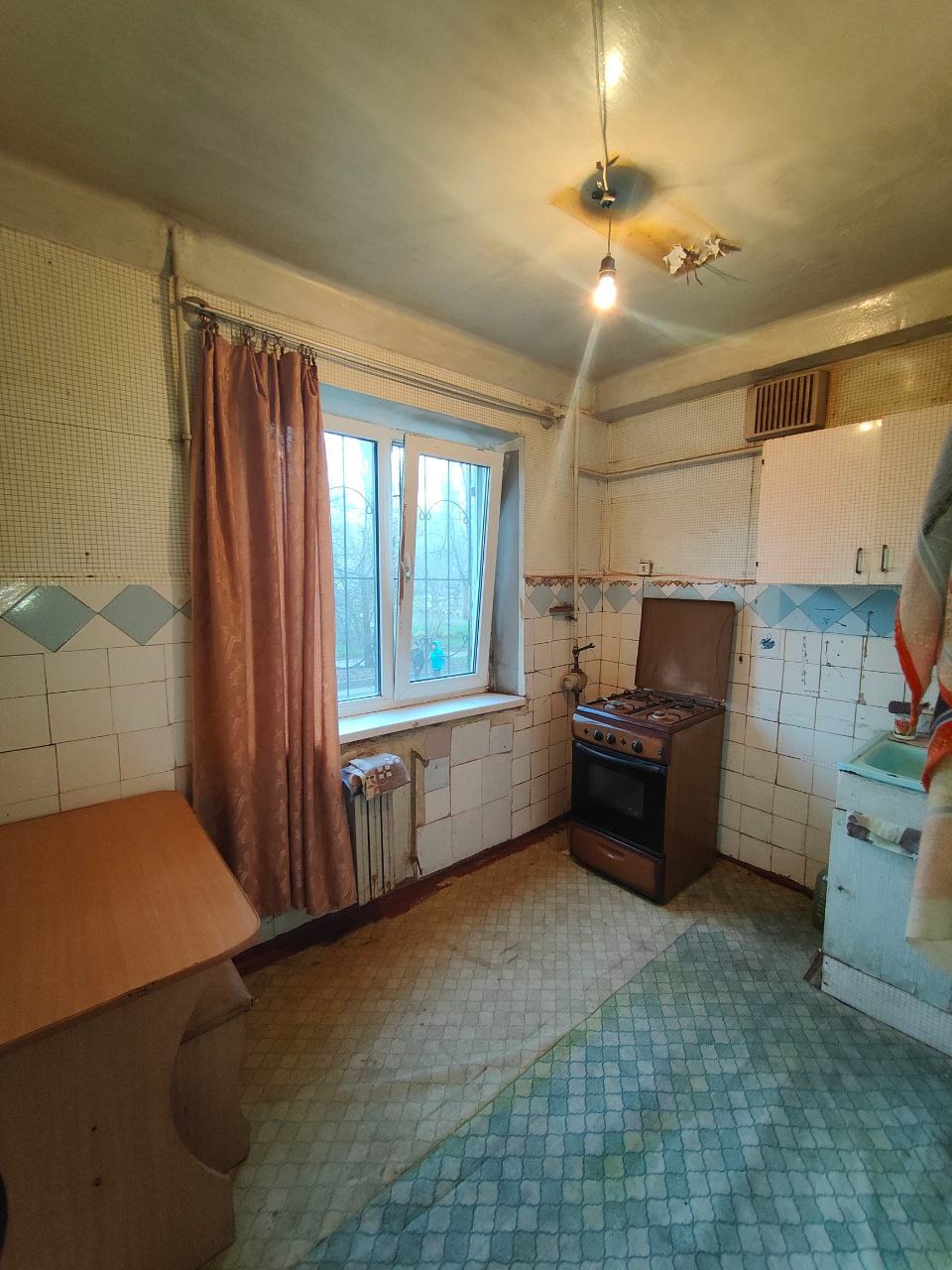 🔽🔽 🔽🔽 🏡 2-комнатная квартира 44 м² на 1/5 эт. (панельный дом) в кв. Левченко ✨ Чистый лист для вашего ремонта — создайте интерьер мечты! О квартире: — 1-й этаж 5-этажного панельного дома, высокий цоколь. — Пластиковые окна, решётки на окнах. — Состояние: под ремонт — простор для ваших идей и планировки. — Док...